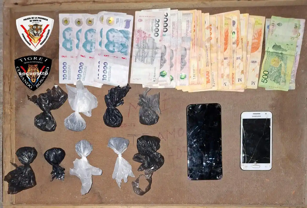 Cayeron dos jóvenes con más de 250 dosis de cocaína en zona oeste.