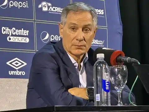 Holan dejo su puesto de entrenador Canalla.