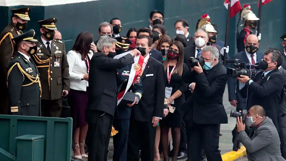 Pedro Castillo asumió como presidente de Perú en la sede del Congreso.
