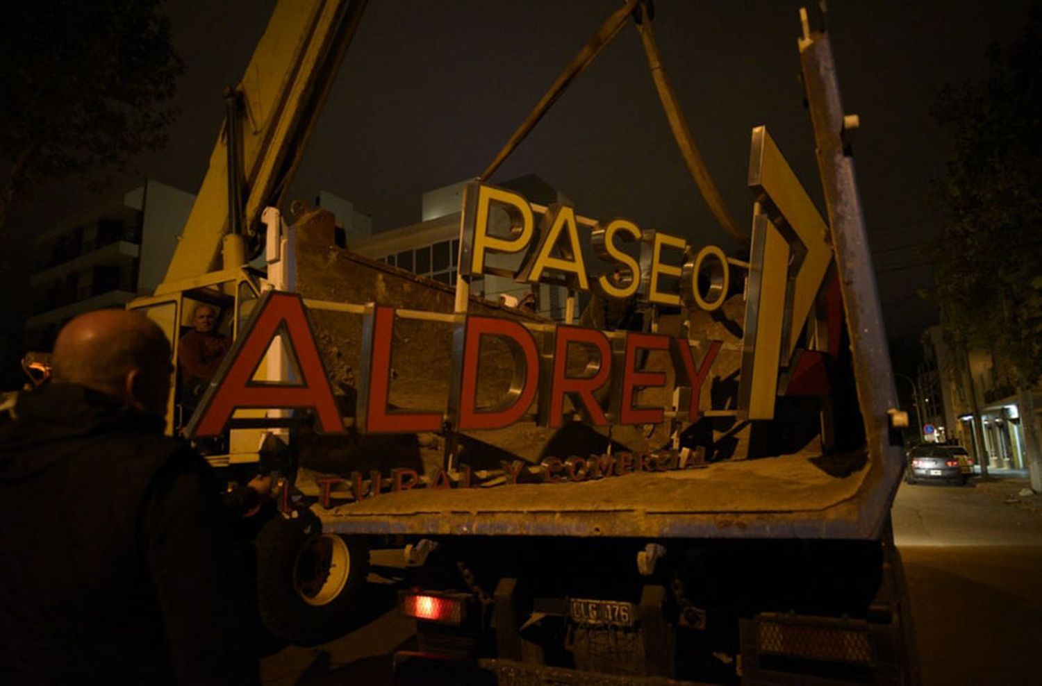 Arroyo bajó el cartel de "Paseo Aldrey" de la Estación Terminal Sur