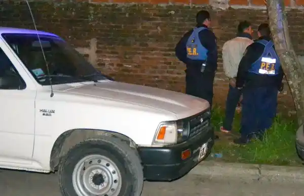 Detienen a un hombre que intentaba sustraer bidones de combustible