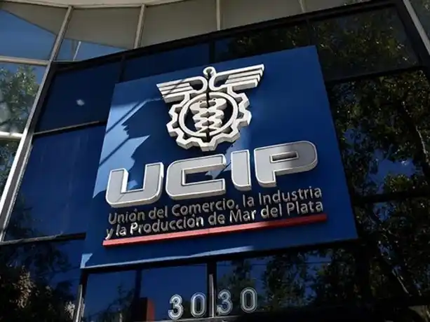 Según datos elaborados por el Departamento de Estudios Sociales y Económicos (DESE) de UCIP, las ventas minoristas registraron en abril de 2026 una caída interanual del 2,6% medida en unidades físicas. Foto: ADN empresario.