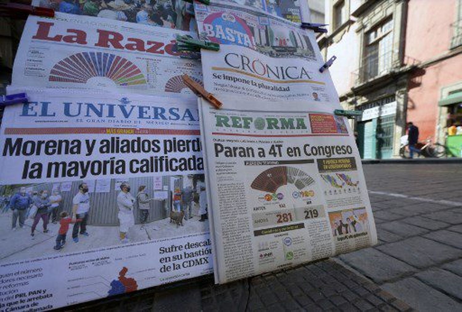 López Obrador celebra mayoría legislativa de su alianza a pesar de revés en comicios