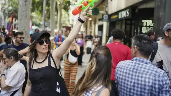 Tensión en Barcelona y Mallorca: protestas con pistolas de agua contra el turismo masivo