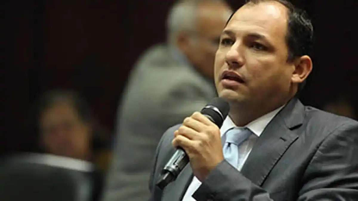 Se le puso la vida COLOR DE HORMIGA a Hugbel Roa: allanan una de sus viviendas y detienen a su gestor