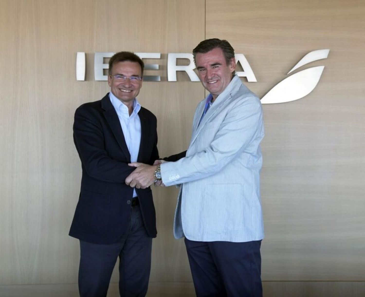 Iberia y SEPLA firman acuerdo para compartir beneficios con pilotos
