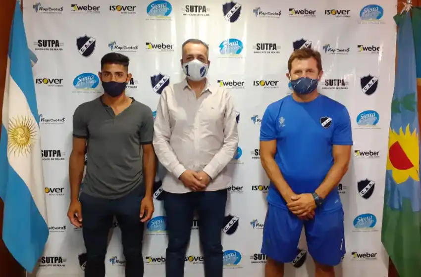 Jaurena es el primer juvenil de Alvarado que firma un contrato profesional