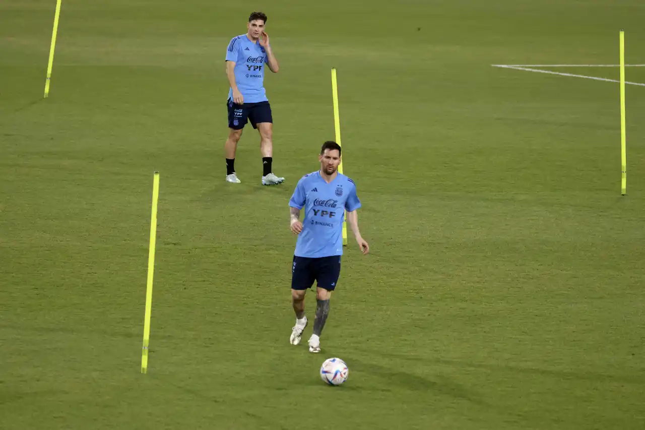 Messi despierta fanatismo en Abu Dhabi y completa su primer entrenamiento con Argentina