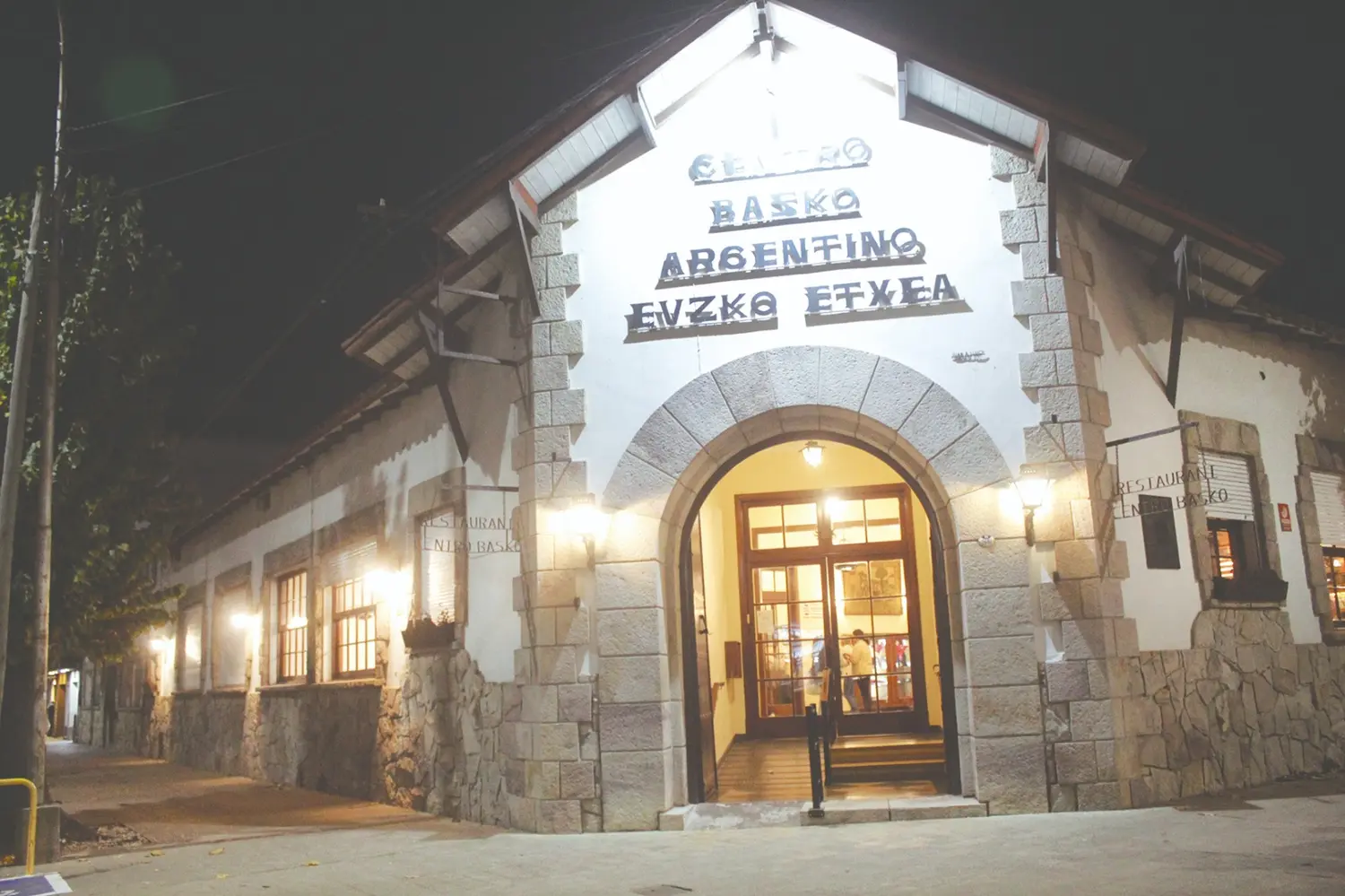 Desde 1951. Fecha en que el Centro Vasco tiene su ícona sede en Avenida 58 y calle 65