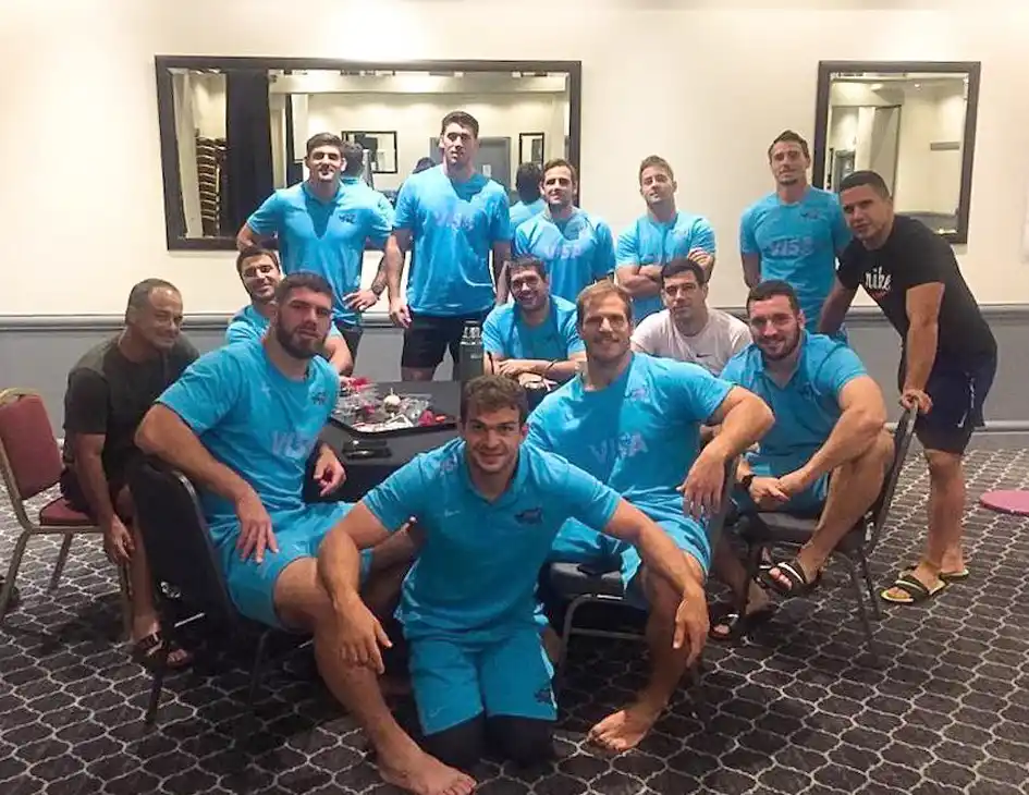 Calles y su cumpleaños  25 junto a Los Pumas