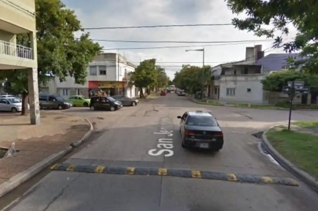 Golpearon a una mujer con un arma para robarle en barrio Fomento 9 de Julio