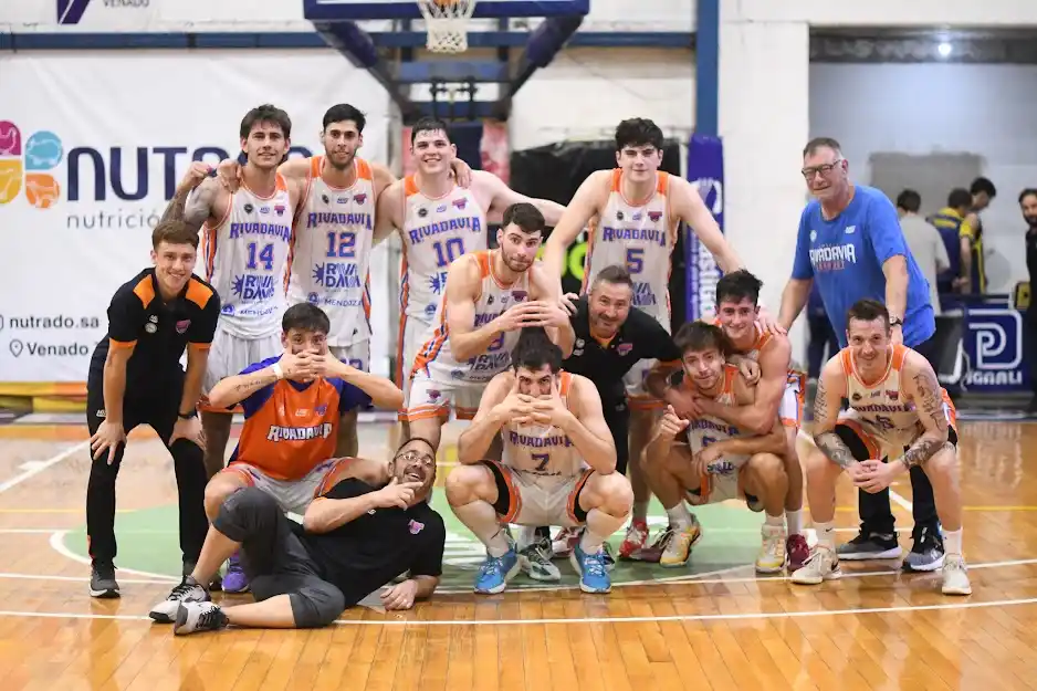 Rivadavia terminó con el invicto de Centenario. Foto: Fabián Gallego.