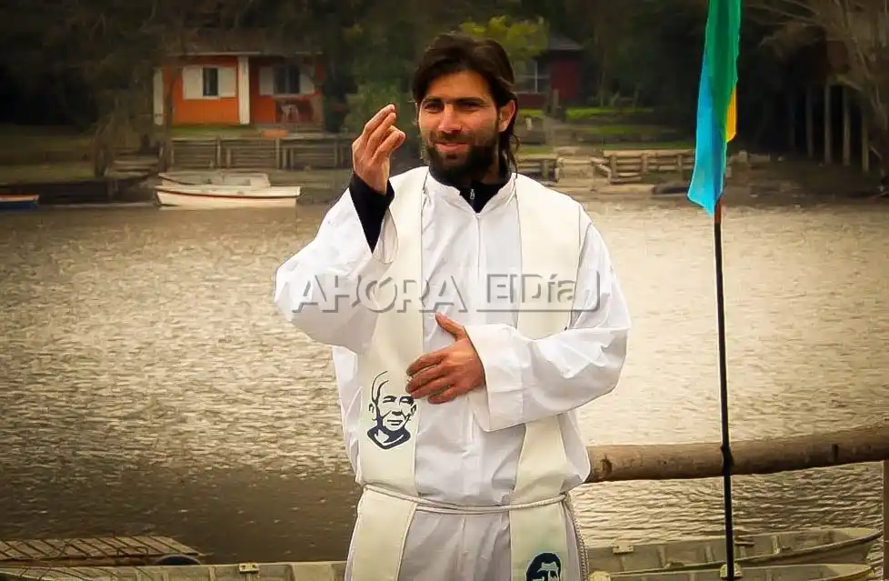 El Padre Tano y su comunidad hicieron una revolución en La Matanza, donde llegan muchos gualeguaychuenses en búsqueda de ayuda