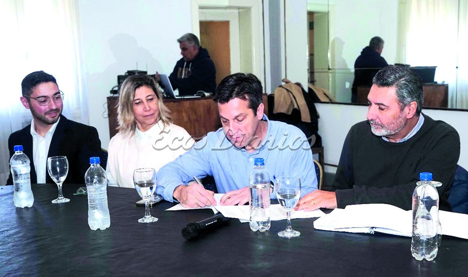 Firma. Leandro Tranchini, Sandra Antenucci, Arturo Rojas y Javier Ranaldi en el acto