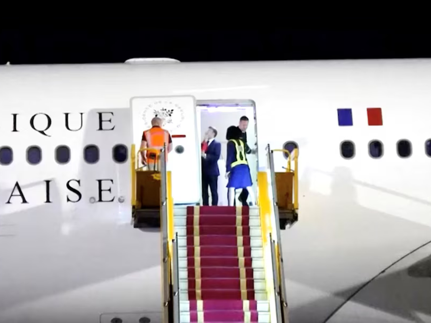 Mirá el video donde Macron recibe una bofetada de su esposa