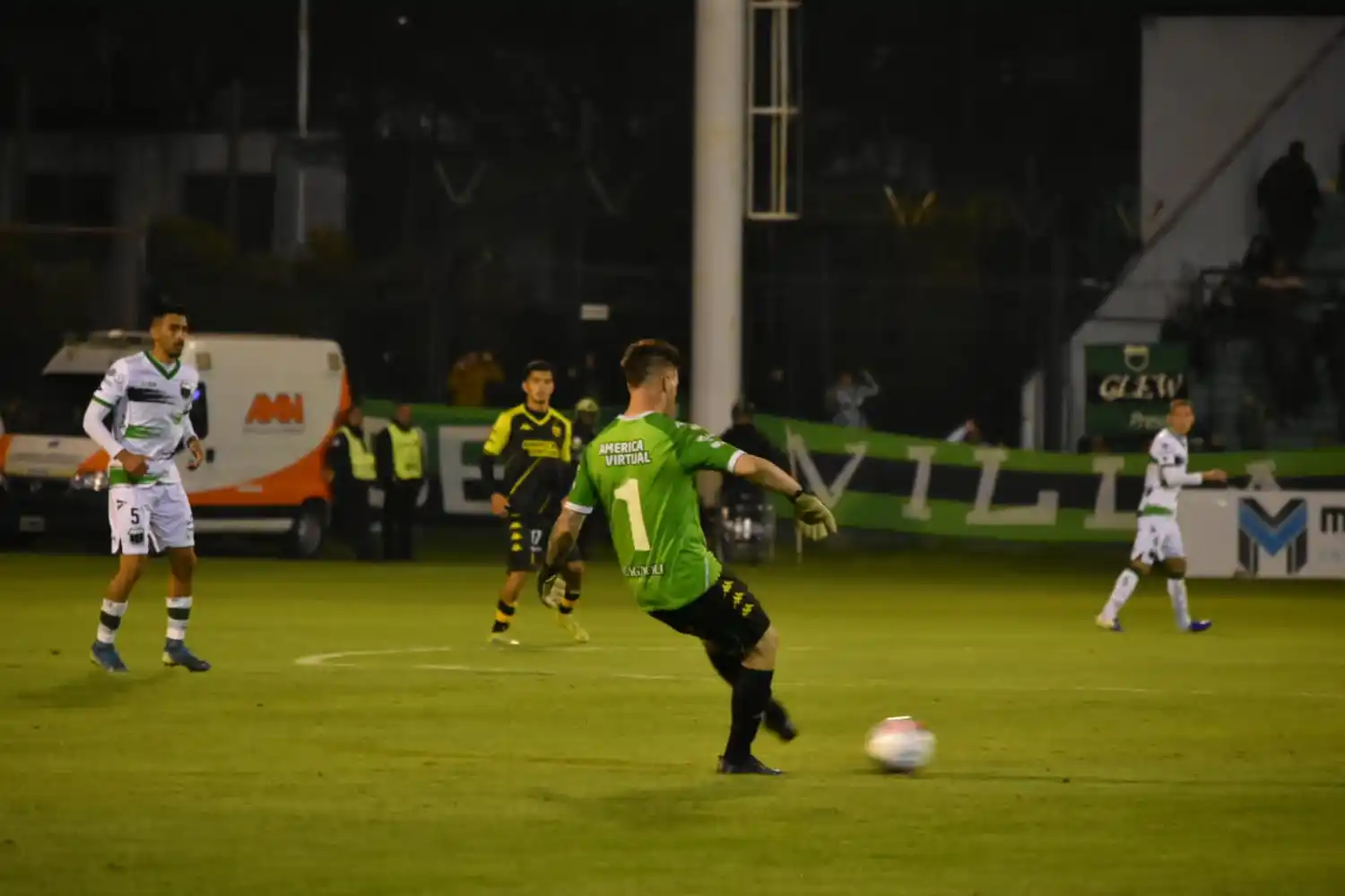 Temperini, arquero de Santamarina.