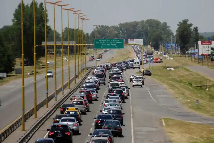 Colapso en las rutas: la mayoría regresó un día antes por posibles chaparrones en la costa