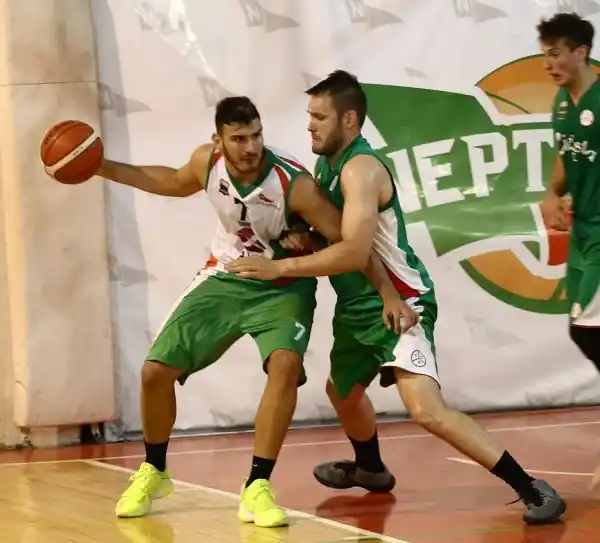 Neptunia se recuperó con un buen triunfo ante Ciclista