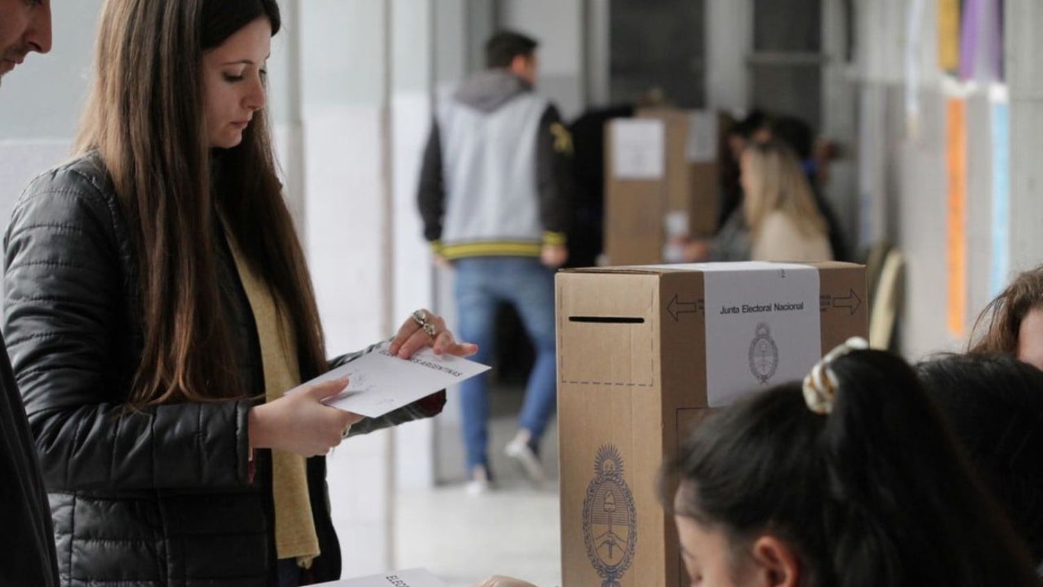 El país elige este domingo sus candidatos a presidente y vice para octubre