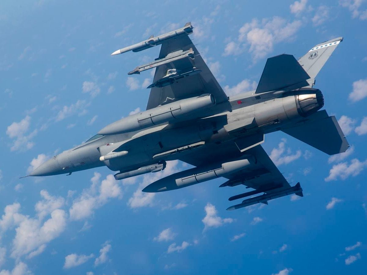 Raytheon prueba con éxito sistema de alerta radar con Inteligencia Artificial en aviones de combate