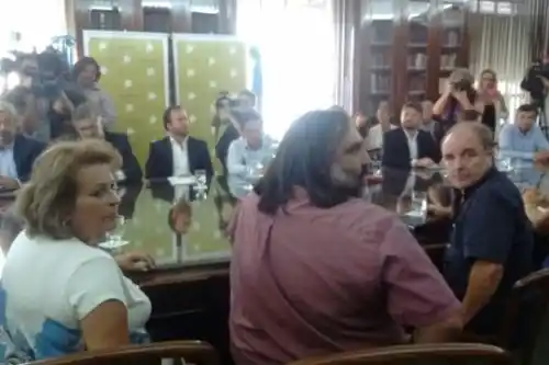 Tras primera reunión, Gobierno y gremios se cruzaron por el comienzo de las clases