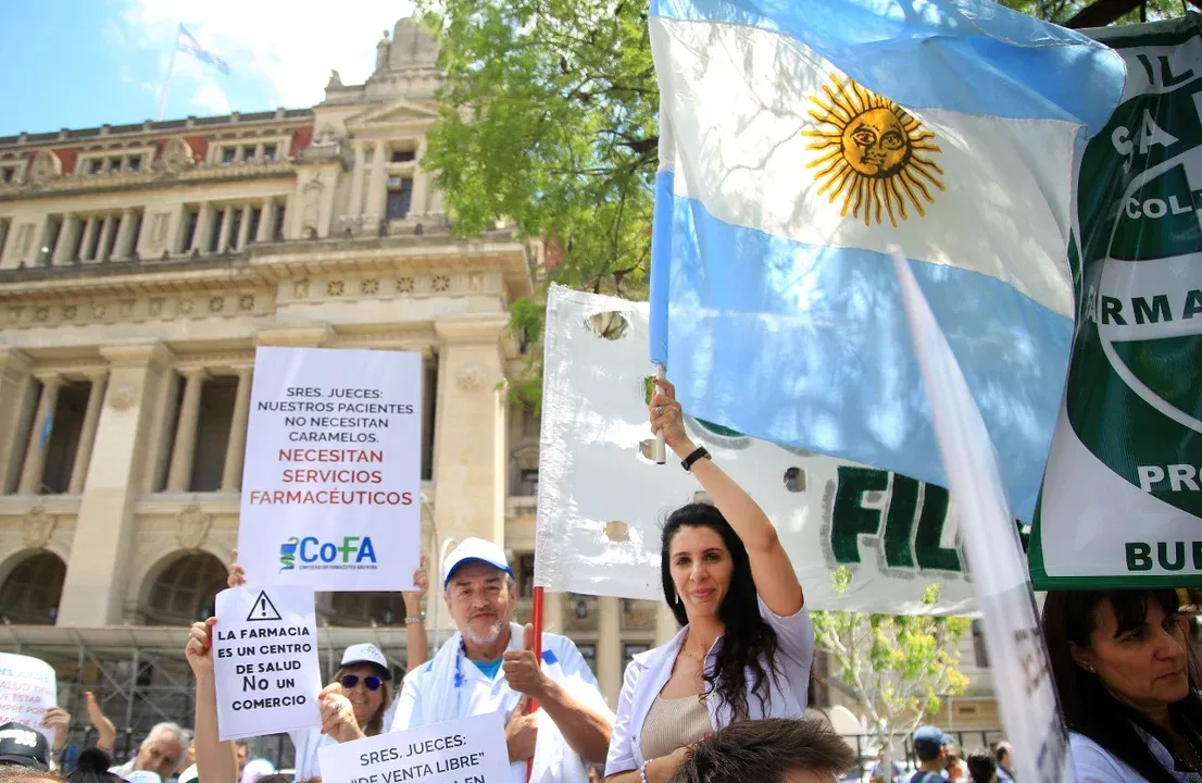 Farmacéuticos presentaron un recurso de amparo contra el DNU de Milei