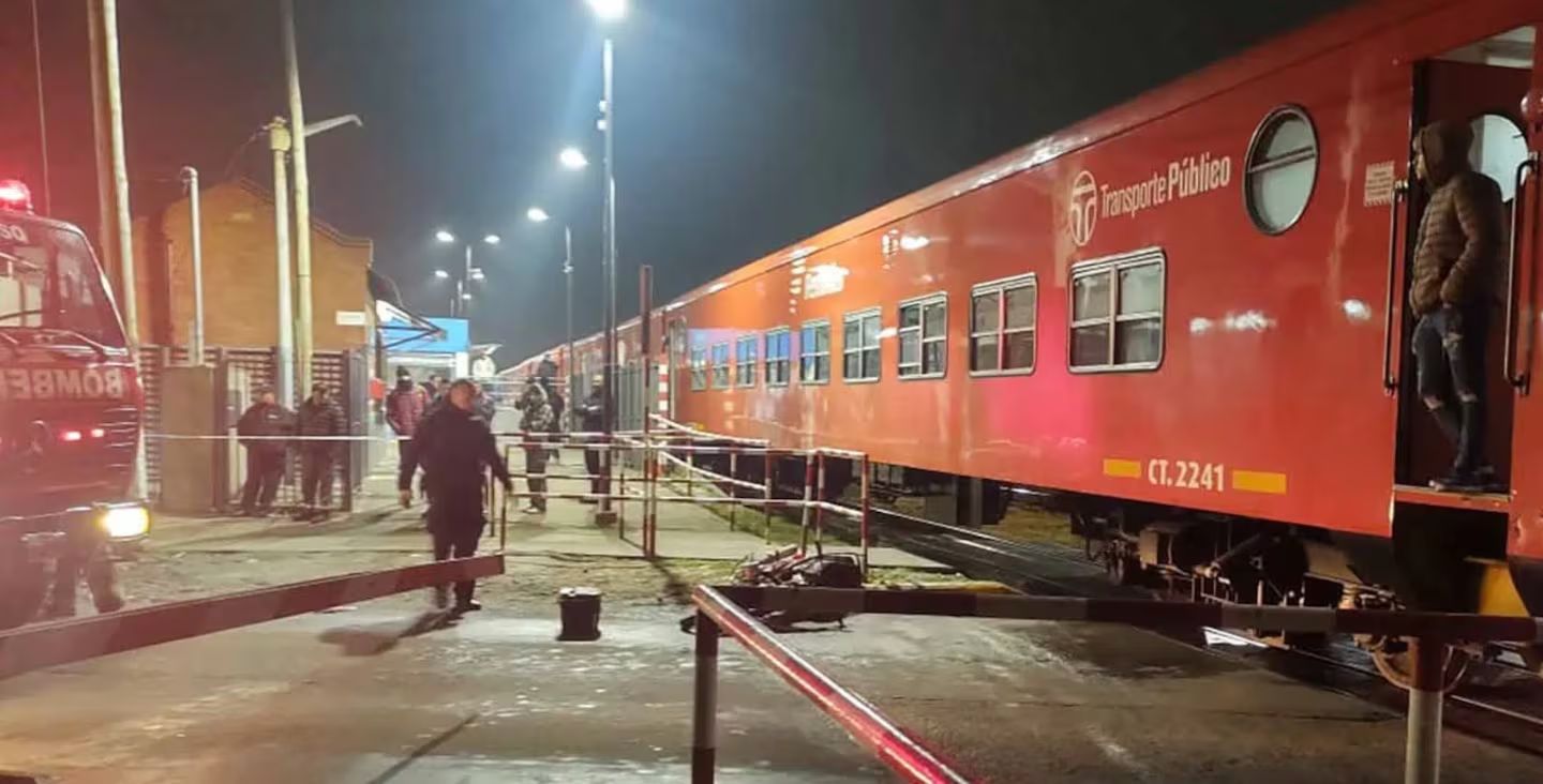 Otra tragedia en un paso a nivel: murió un motociclista en Pilar tras ser arrollado por un tren. (Foto: gentileza de Resumen Diario).