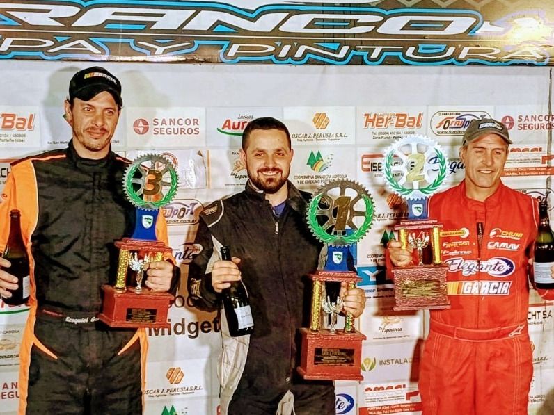 Ezequiel García, Agustín Bonomo y Mariano García en el podio de la Final A . Foto:PRENSA AML
