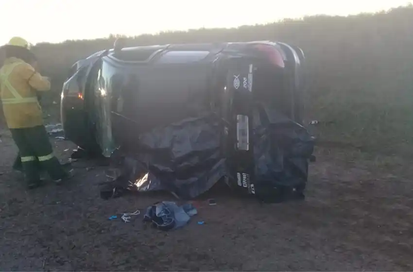 Un hombre murió tras volcar con su auto en un camino rural cerca de Acebal