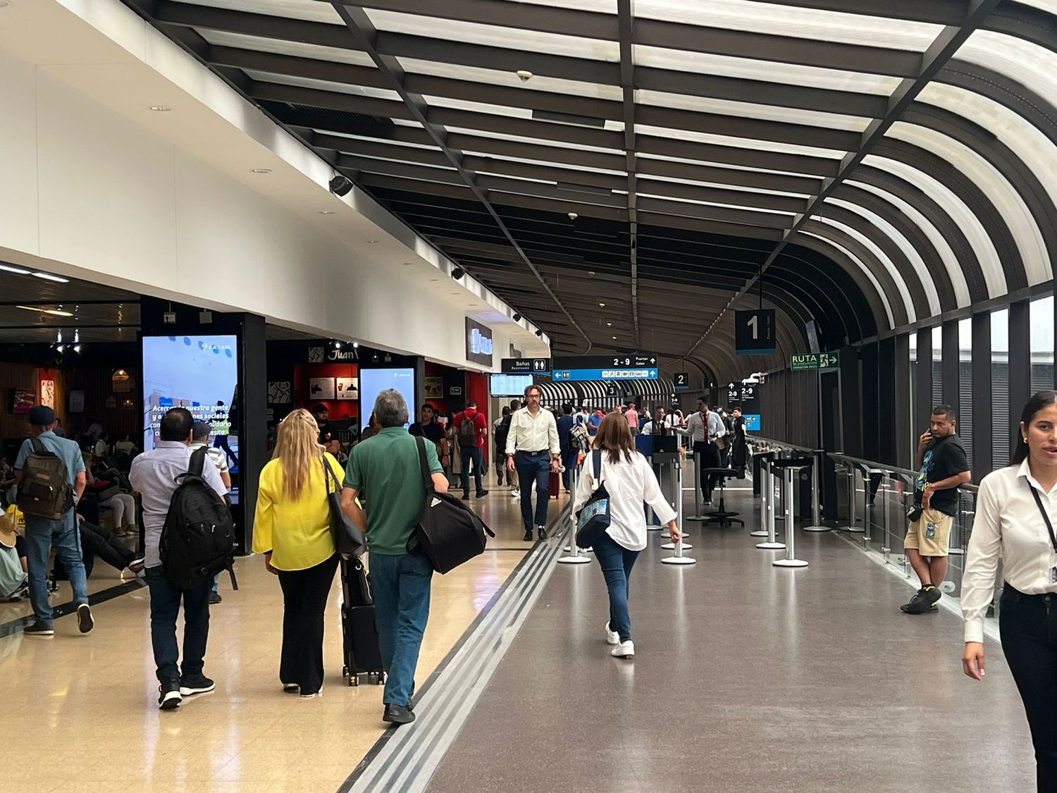 Transporte aéreo en Colombia supera los 18 millones de pasajeros en el primer cuatrimestre