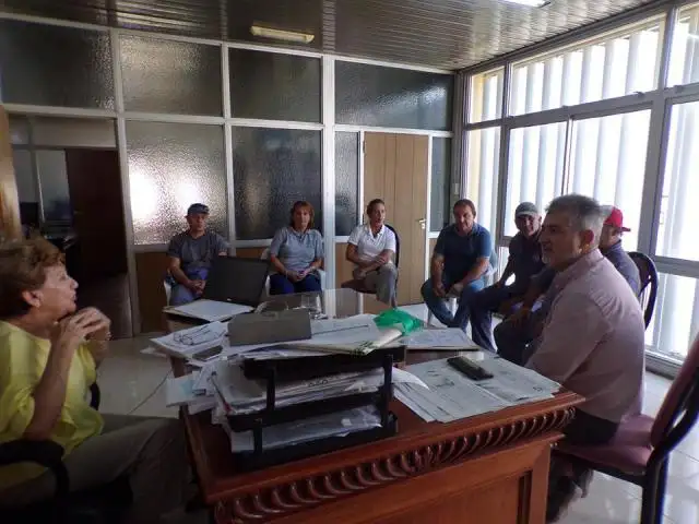La intendente municipal junto a la asociación de trabajadores del estado 