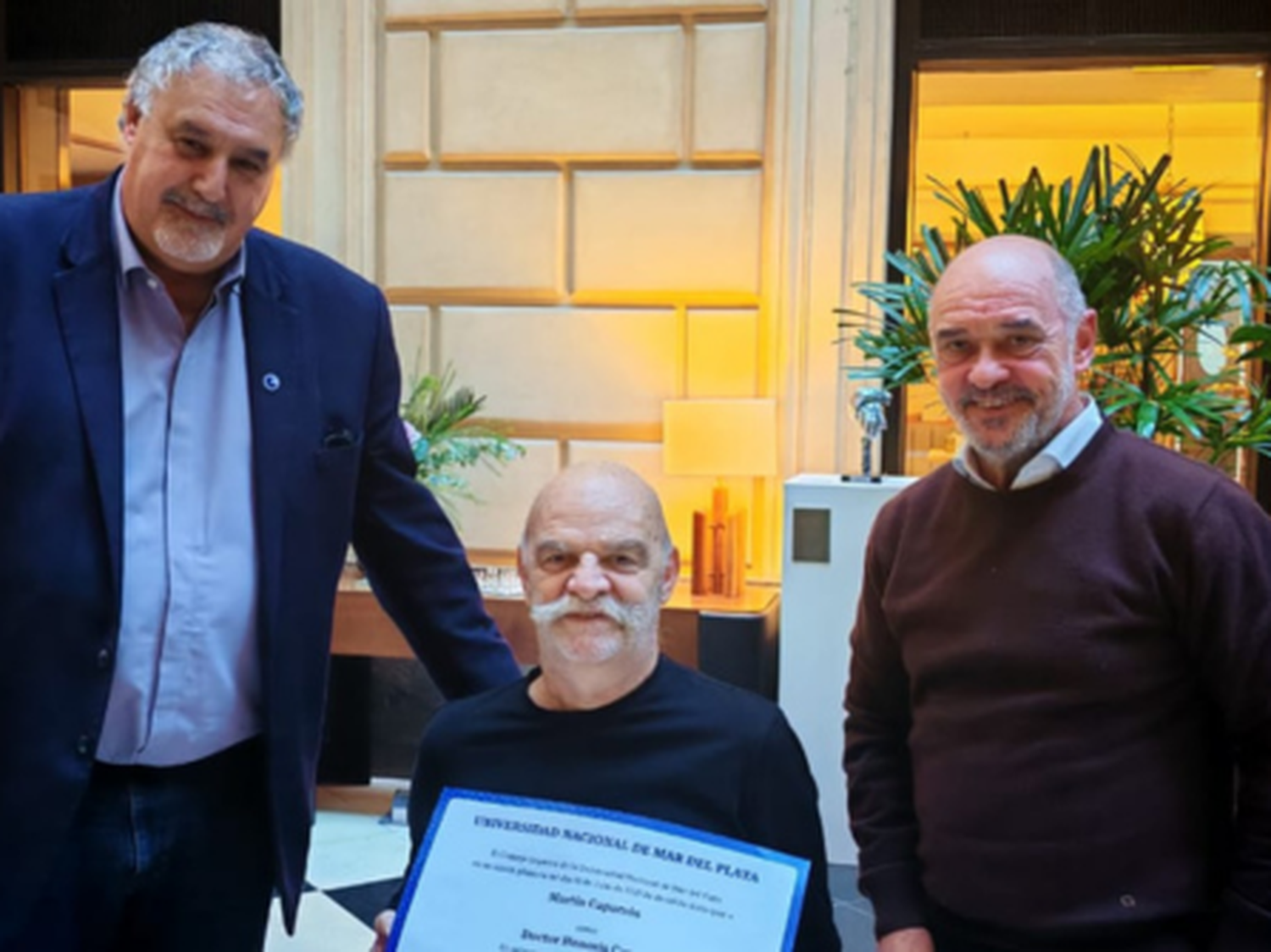 La Universidad Nacional de Mar del Plata otorgó el Doctorado Honoris Causa a Martín Caparrós
