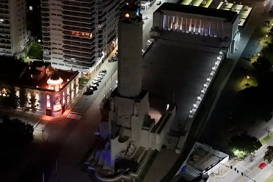 El Monumento a la Bandera apagará sus luces temporalmente este sábado: cuál es el motivo