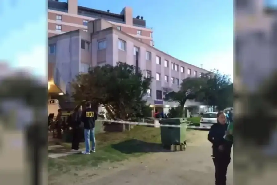 La Policía Científica y peritos trabajaban en el edificio