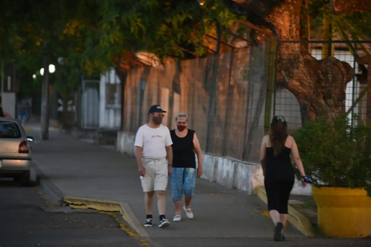 Según el Coes, se "demolió" la curva de contagios durante la última semana