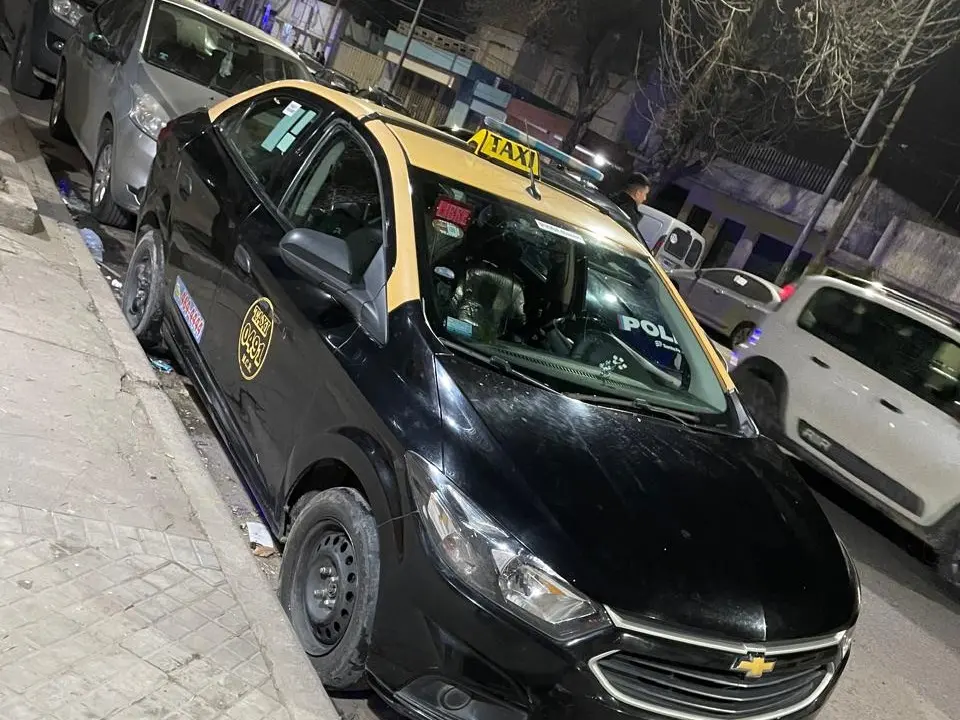 Robó la llave de un taxi y fue detenido tras un operativo en zona sur.