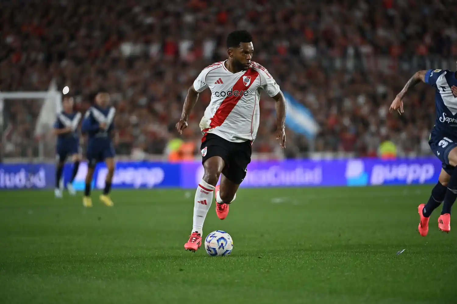 El colombiano Borja es el goleador de River en 2024.