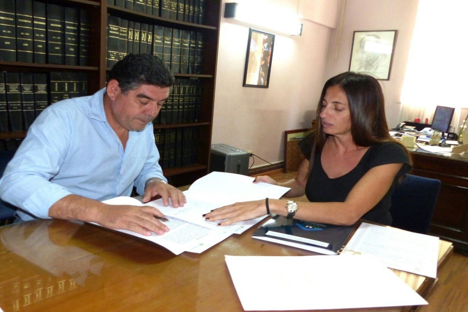 La provincia rubricó el contrato para construir 20 nuevas viviendas en Racedo