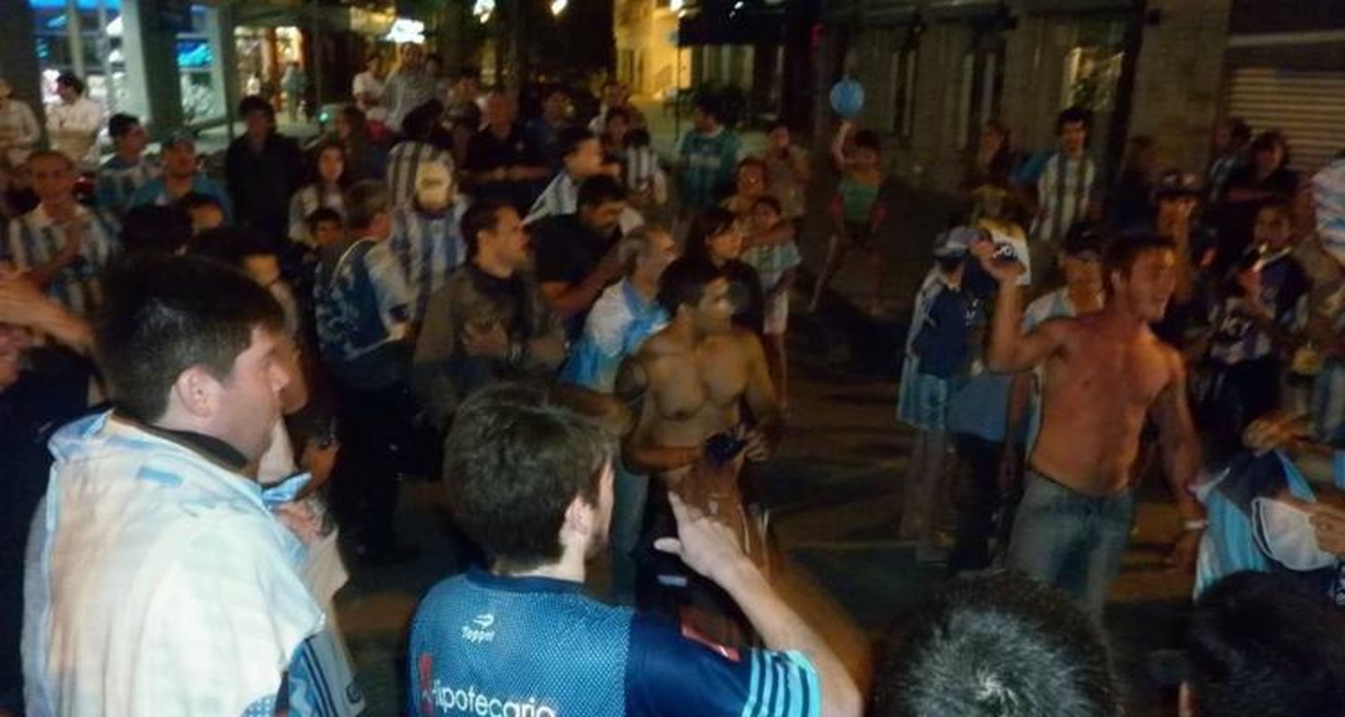 Racing salió campeón y sus hinchas festjaron en San Pedro