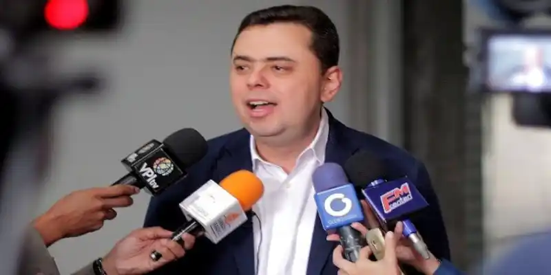 Ecarri desnuda a Maduro: Caracas se hunde ante grave crisis del COVID-19