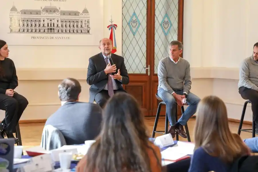 Omar Perotti presidió la reunión del Consejo de Economía del Conocimiento