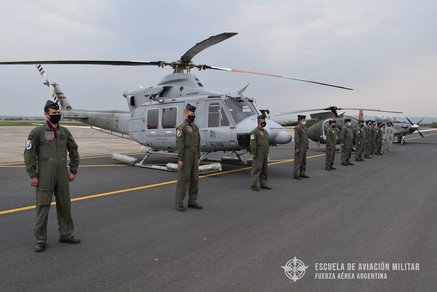 Un relevo muy esperado: Se va el veterano Hughes 500D de la Escuela de Aviación Militar