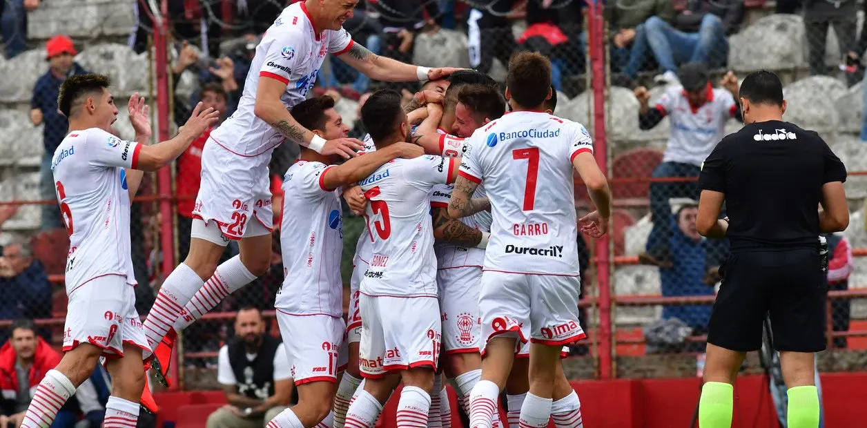 Huracán amargó a San Lorenzo y festejó en el clásico después de cuatro años