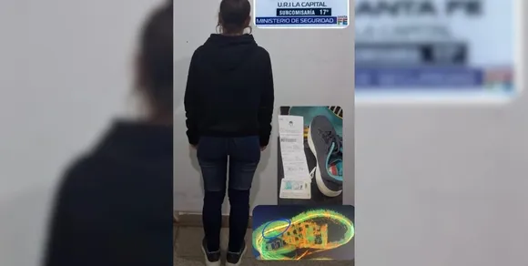 Visitó a un preso con un envoltorio sospechoso oculto en su zapatilla