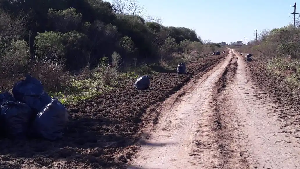 Basural a cielo abierto: Se levantaron 60 bolsas de residuos en el camino al crematorio