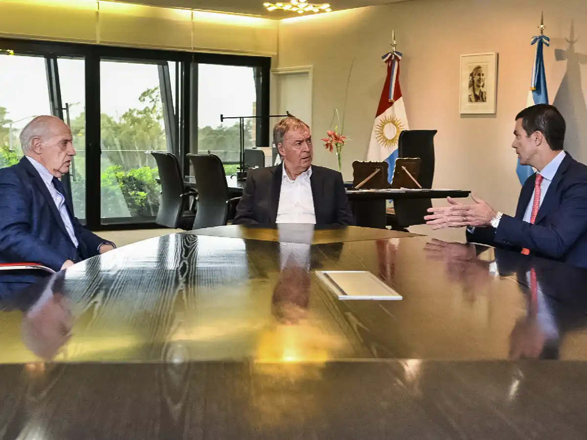 Schiaretti recibió a Lavagna y Urtubey en el Centro Cívico