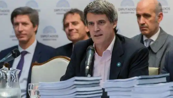 Prat-Gay: “El aumento de la deuda no es preocupante”