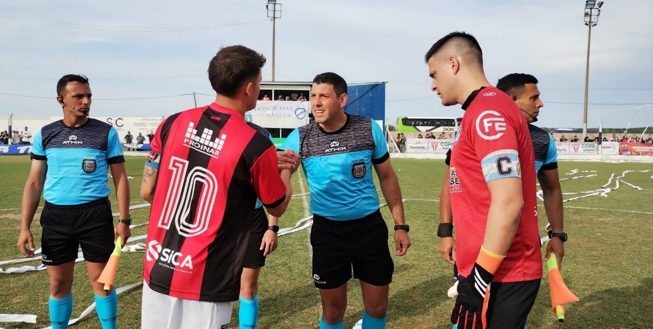La primera final fue victoria de Juventud de Esperanza por 2 a 0.