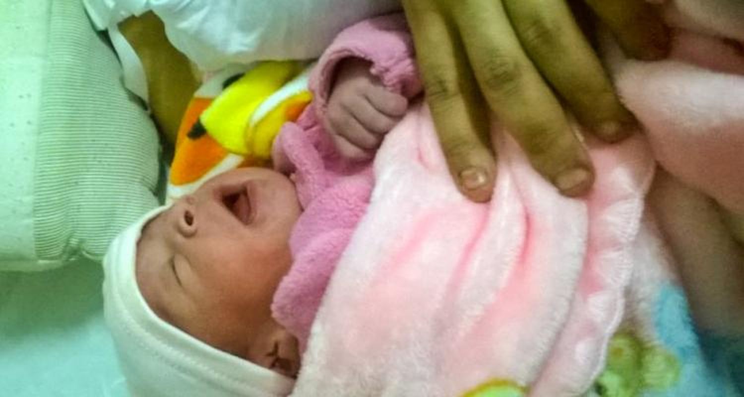Nació una beba en su casa: Se encuentra en buen estado