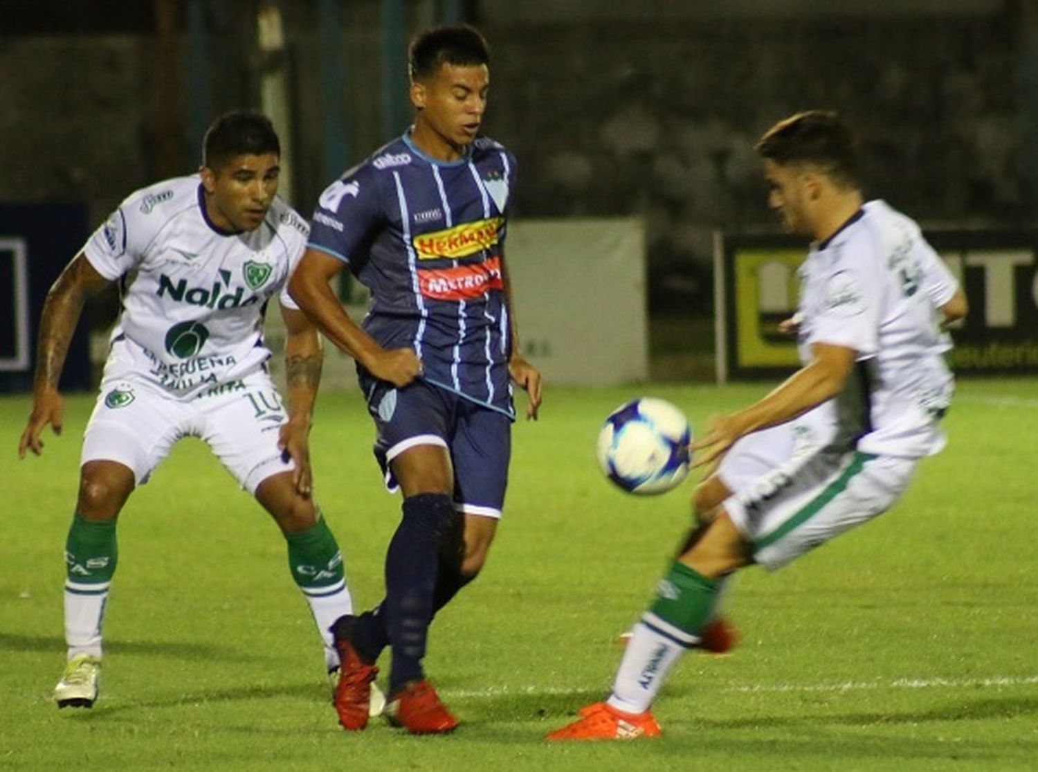 Juventud visita a Villa Dálmine buscando una buena cosecha